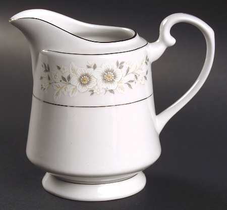 Antibes Creamer