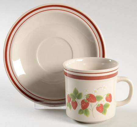 Berries Flat Cup & Saucer Set