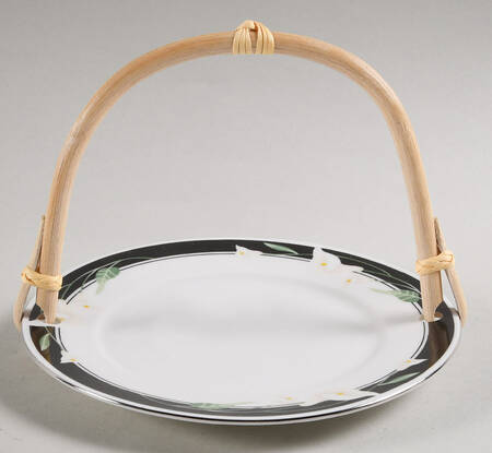 Black Fantasy 5 3/8"-5 5/8" Bamboo Handled Serving Plate  HC