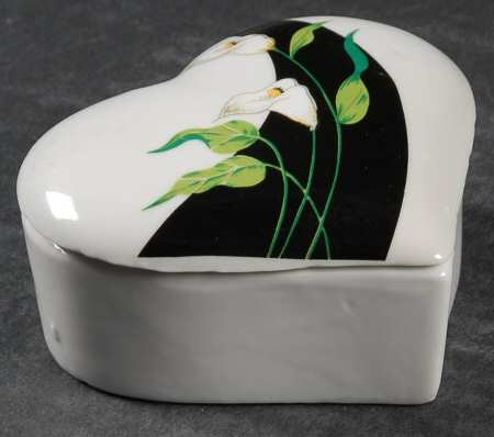 Black Lilies (Quadrille) Heart Shape Box & Lid
