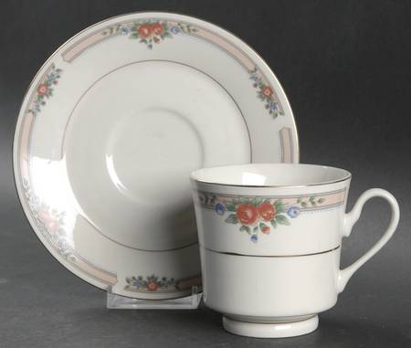 Bouquet Footed Cup & Saucer Set