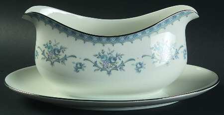 Cahill Gravy Boat with Attached Underplate