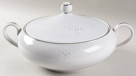 Cantata Round Covered Vegetable