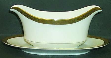 Carlisle Gravy Boat with Attached Underplate