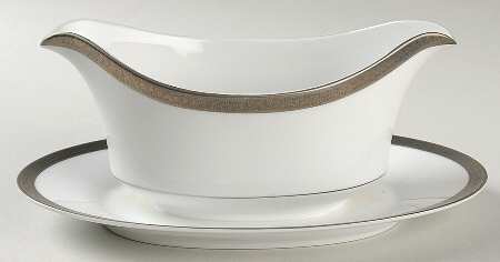 Carlotta Gravy Boat with Attached Underplate