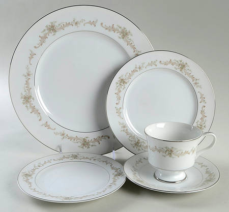 Carousel 40 Piece Estate Set