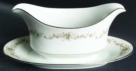 Carousel Gravy Boat with Attached Underplate