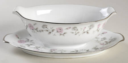 Chantilly Gravy Boat with Attached Underplate