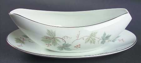 Claire Gravy Boat & Underplate