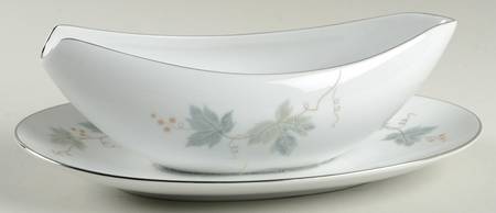 Claire Gravy Boat with Attached Underplate