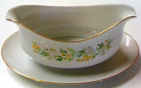 Contessa Gravy Boat with Attached Underplate