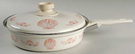 Coquille (Korea, Taiwan) 9" Metal Skillet & Lid