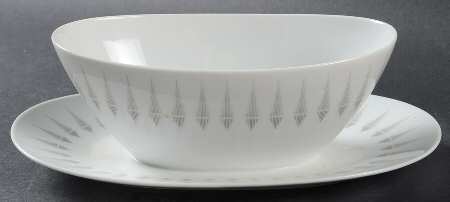 Crest Gravy Boat with Attached Underplate