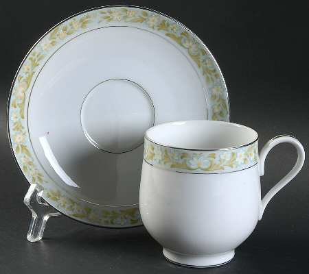 Daisy Chain Flat Cup & Saucer Set
