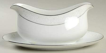 Dewpoint Gravy Boat with Attached Underplate