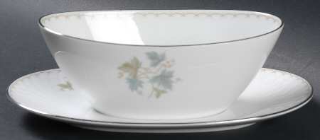 Emily Gravy Boat with Attached Underplate