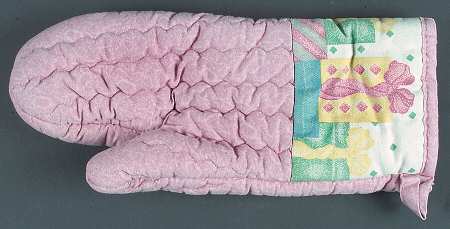 Home for Christmas (Indonesia) Cloth Oven Mitt