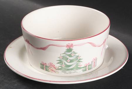 Home for Christmas (Korea) Gravy Boat with Attached Underplate