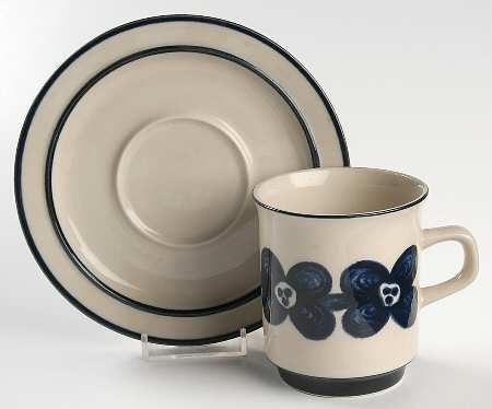 Kalmar Flat Cup & Saucer Set