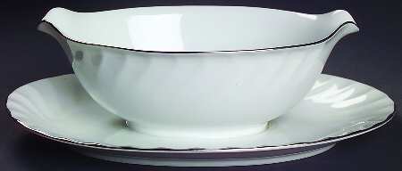 Karen Gravy Boat with Attached Underplate