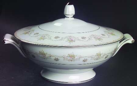 Kenwood Round Covered Vegetable