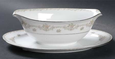 Kenwood Gravy Boat with Attached Underplate