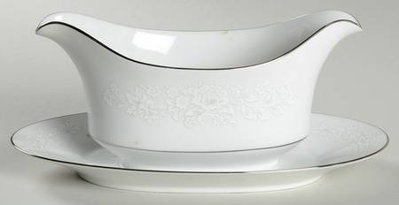 Lakewood Gravy Boat with Attached Underplate