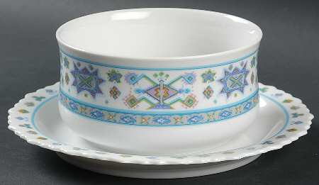 Lapland Blue Gravy Boat with Attached Underplate