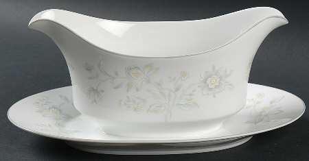 Leah Gravy Boat with Attached Underplate
