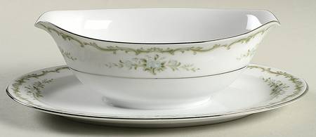 Leilani Gravy Boat with Attached Underplate