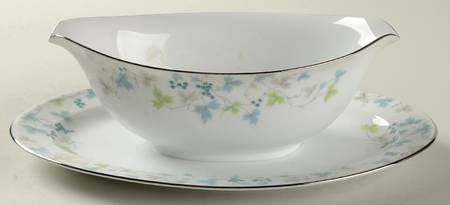 Madeira Gravy Boat with Attached Underplate