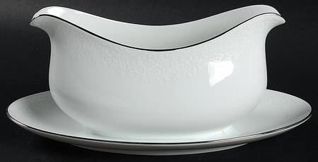 Madelaine Gravy Boat with Attached Underplate