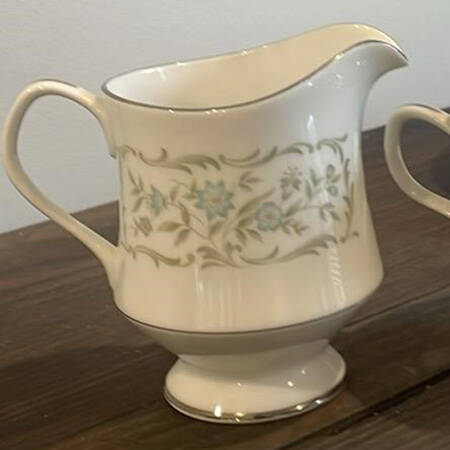 Mantilla Creamer