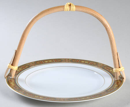 Marabou 5 3/8"-5 5/8" Bamboo Handled Serving Plate  HC