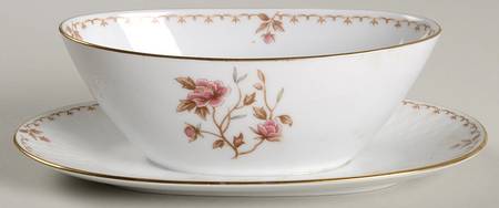 Montaigne Gravy Boat with Attached Underplate