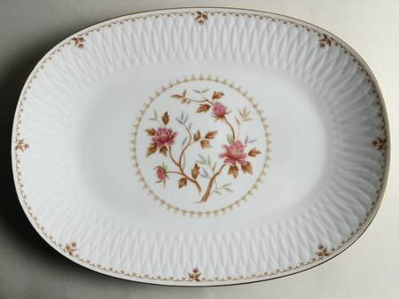 Montaigne 16" Oval Serving Platter