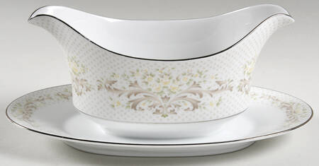 Organza Gravy Boat with Attached Underplate