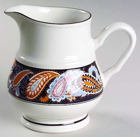 Overture Black Creamer