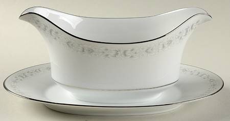 Promenade Gravy Boat with Attached Underplate