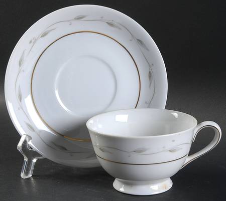 Rondo Footed Cup & Saucer Set