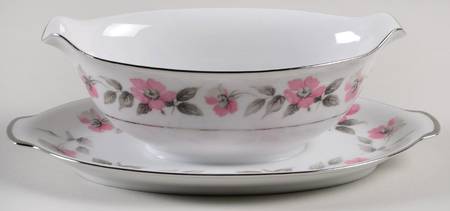 Rosalinda Gravy Boat with Attached Underplate