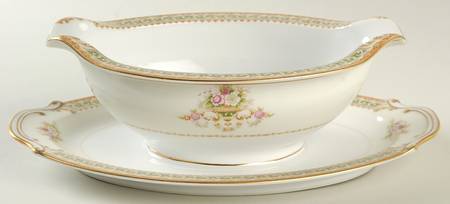 Tara Gravy Boat with Attached Underplate