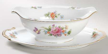 SAN21 Gravy Boat with Attached Underplate