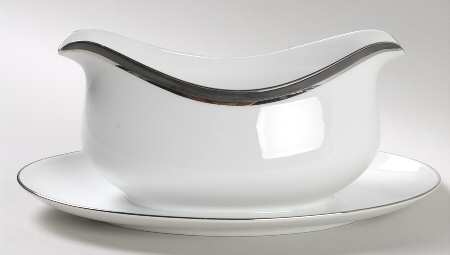 Sophisticate Gravy Boat with Attached Underplate
