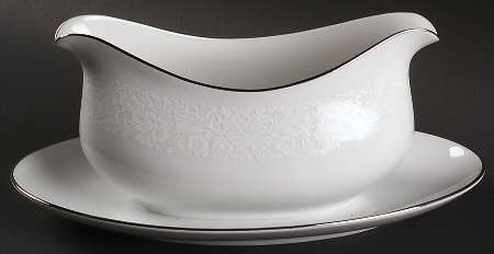 Southampton Gravy Boat with Attached Underplate