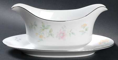 Stella Gravy Boat with Attached Underplate