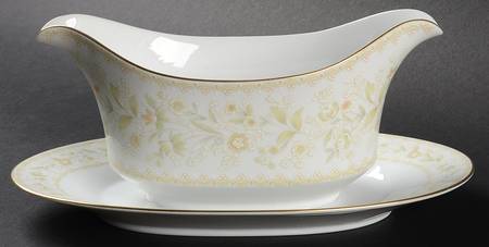 Sutton Place Gravy Boat with Attached Underplate