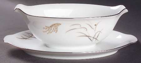 Susuki Gravy Boat with Attached Underplate