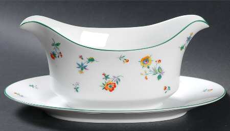 Trinity Gravy Boat with Attached Underplate