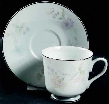 Unica Footed Cup & Saucer Set